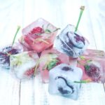 Gefrorene Früchte in Eiswürfeln